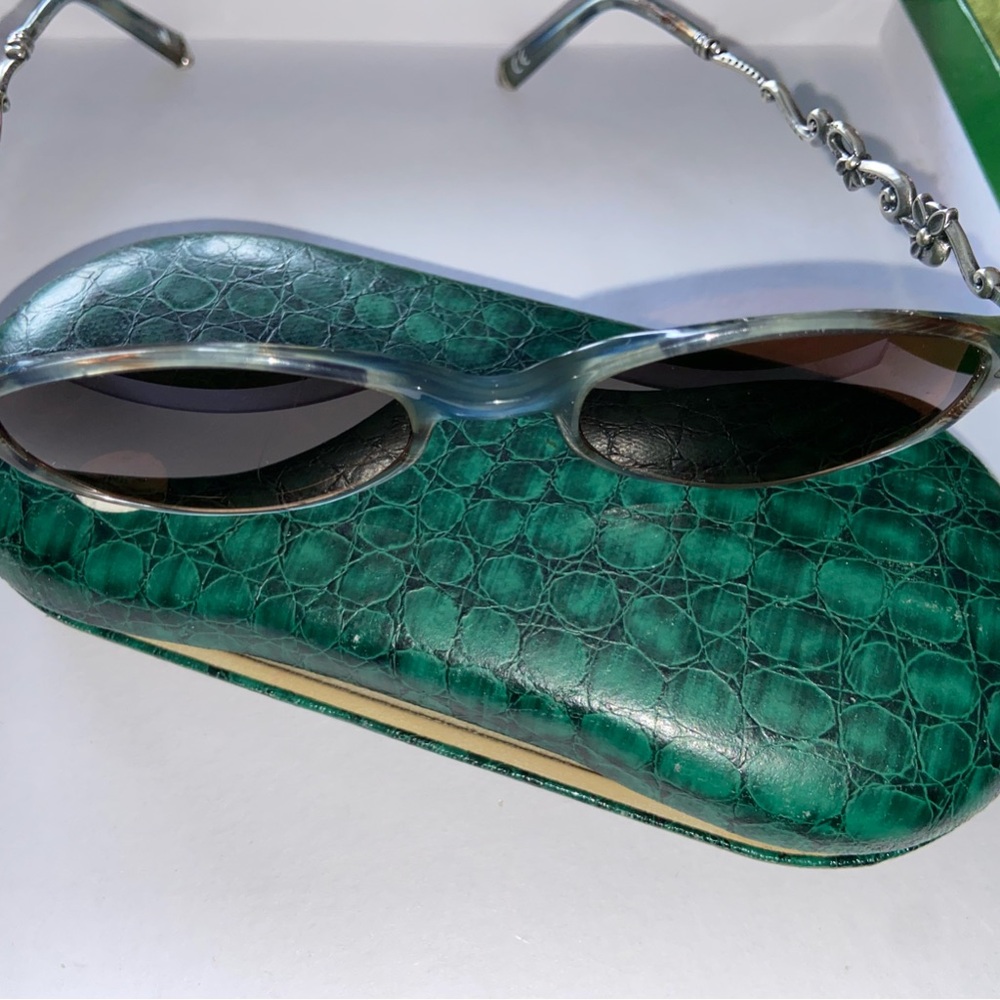Chic Retro Oval Shaped 90’s Sunglasses w/Green Alligator Case, Very Minor Wear🎄 - Picture 2 of 16